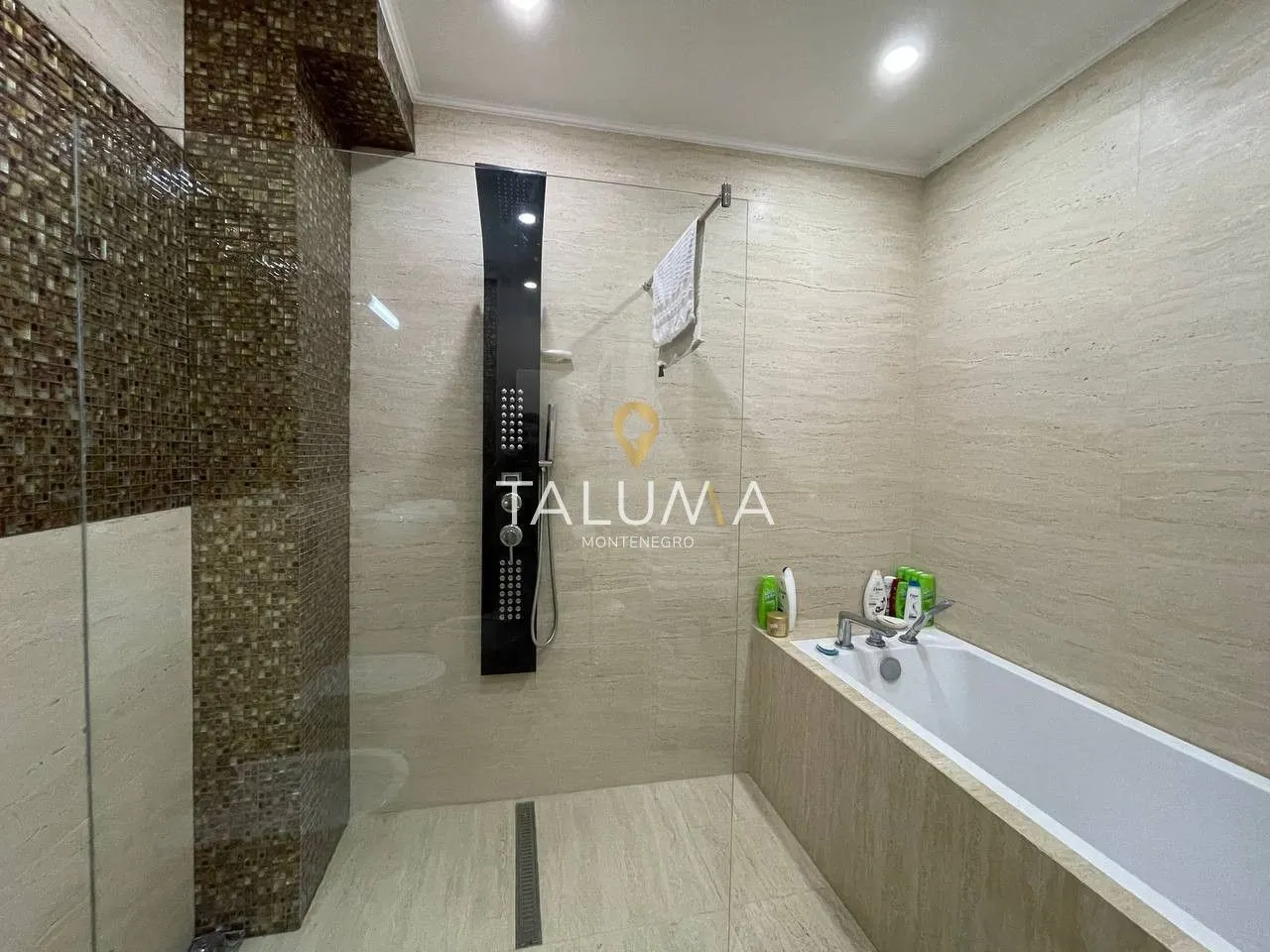 Prodaja, dvosoban stan, 158m², Centar, Budva