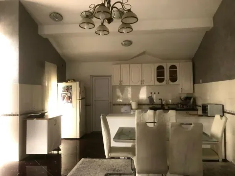 Izdavanje, trosoban stan, 180m², Dalmatinska ulica, Podgorica - image 7