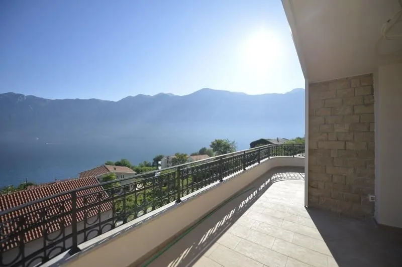 Prodaja, četvorosoban stan, 123m², Herceg Novi, Crna Gora