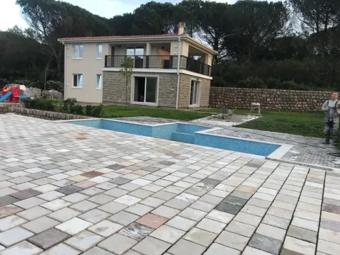 Prodaja, stan, 200m², Blok 6, Podgorica - image 2