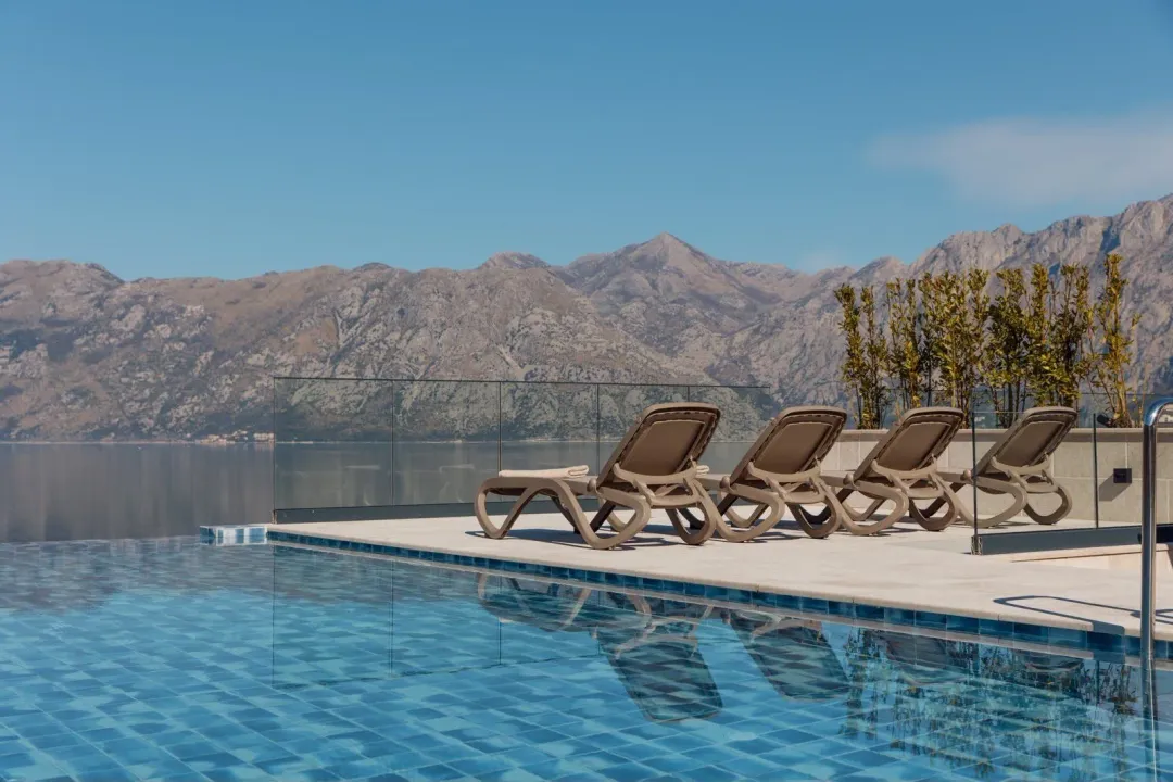Prodaja, dvosoban stan, 64m², Dobrota, Kotor