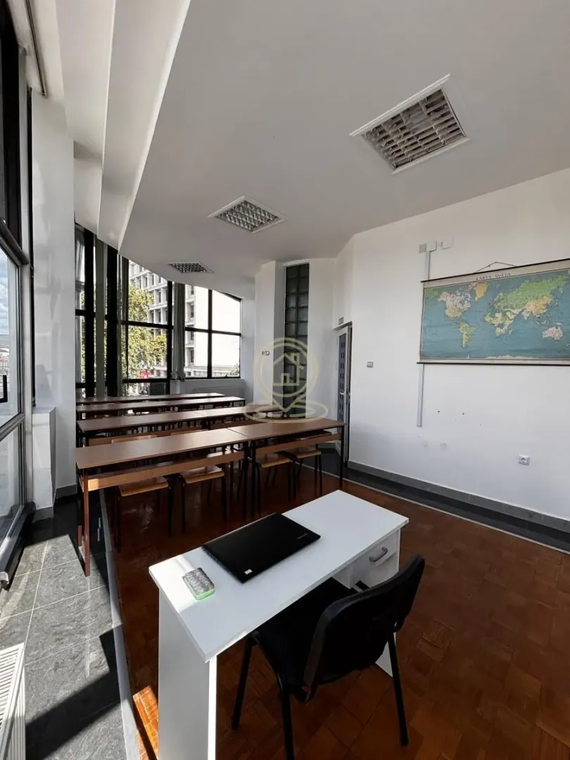 Rent, office space, 450m², Medijana, Niš