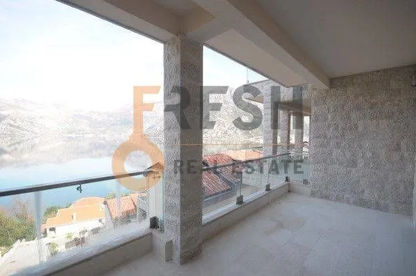 Prodaja, trosoban stan, 156m², Kotor, Crna Gora