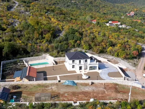 Prodaja, kuća, 350m², Podgorica, Crna Gora - image 7
