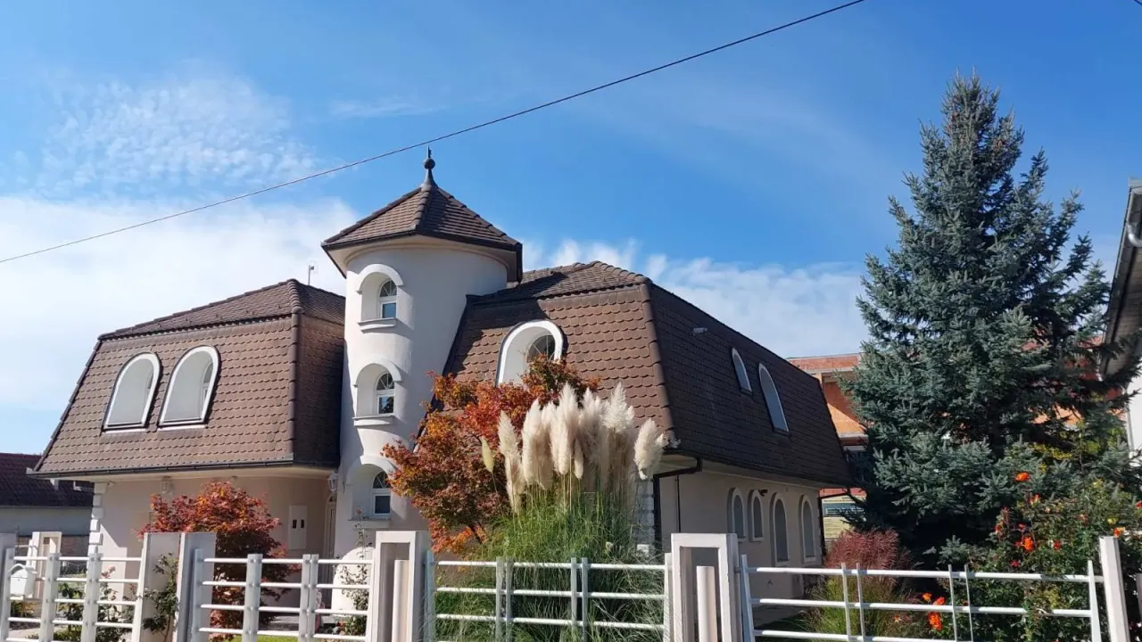 Sale, house, 224m², Lipov gaj, Novi Sad Sve Podlokacije