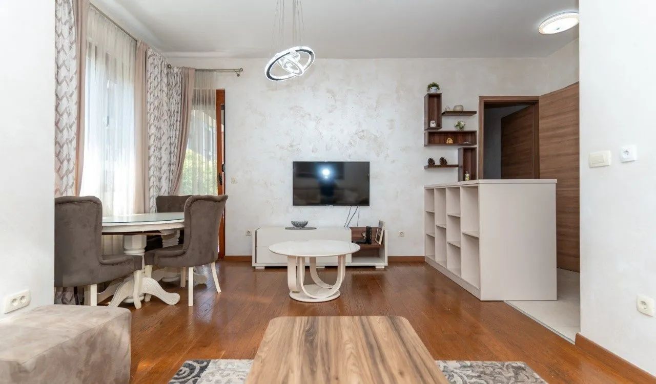 Izdavanje, trosoban stan, 86m², Stara Varoš, Podgorica