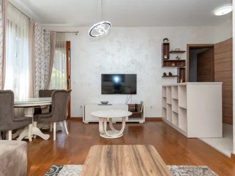 Izdavanje, trosoban stan, 86m², Stara Varoš, Podgorica - image 2