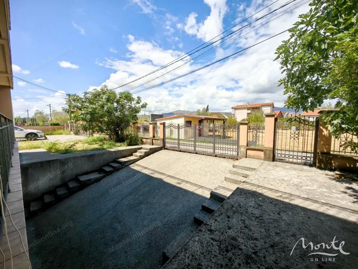 Prodaja, kuća, 385m², Donja Gorica, Podgorica