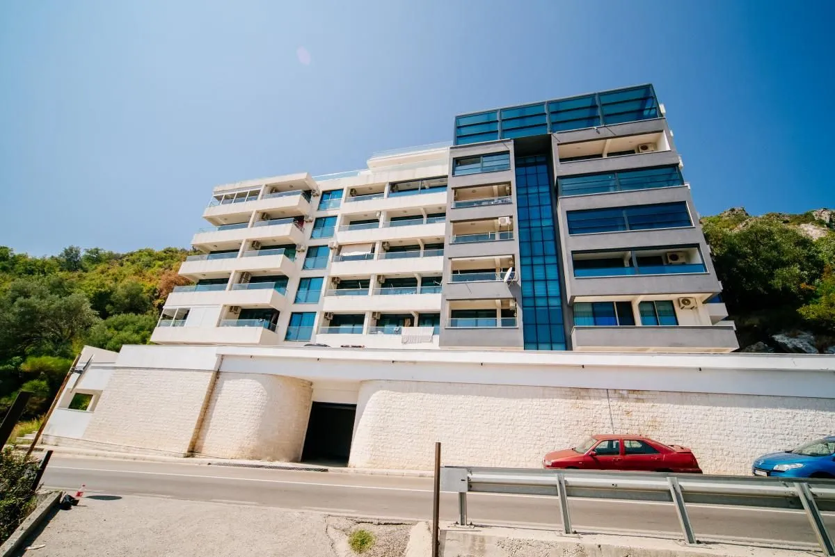 Prodaja, trosoban stan, 234m², Bečići, Budva
