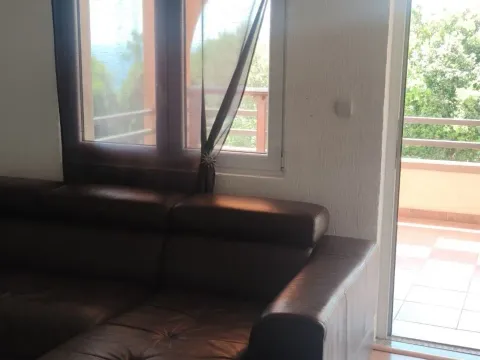 Izdavanje, dvosoban stan, 54m², Krimovica, Kotor - image 9