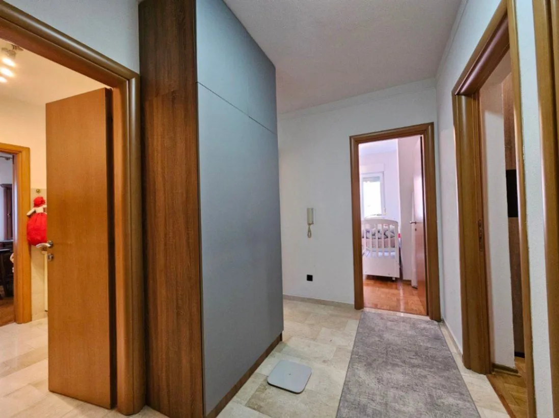 Prodaja, trosoban stan, 89m², Stari Aerodrom, Podgorica
