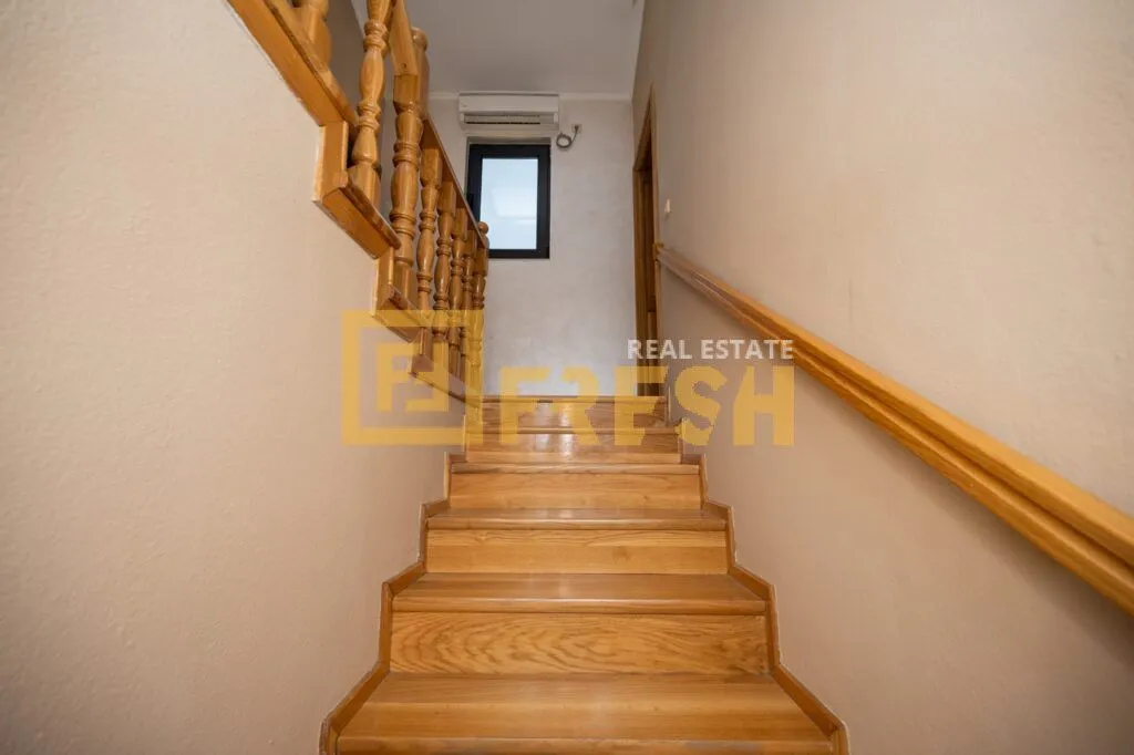 Rent, house, 150m², Gornja Gorica, Podgorica