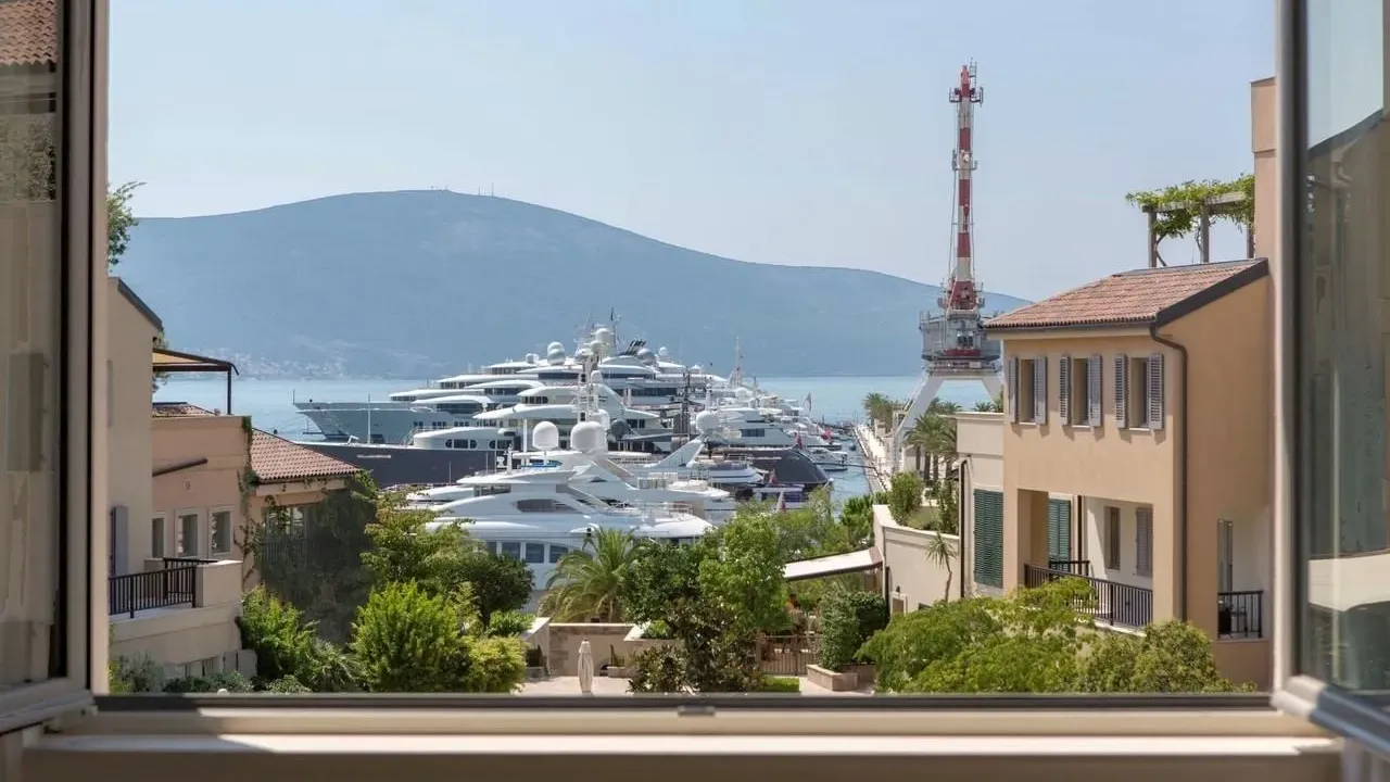 Prodaja, dvosoban stan, 150m², Tivat, Crna Gora