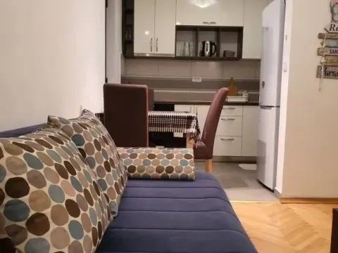 Izdavanje, jednosoban stan, 48m², Centar, Budva - image 8