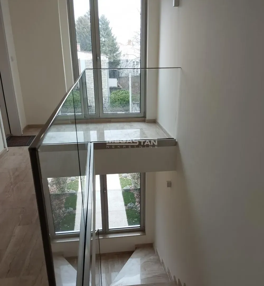 Rent, four bedroom apartment, 156m², Savski Venac, Beograd