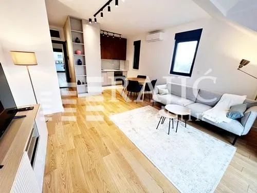Izdavanje, dvosoban stan, 50m², Vračar Sve Podlokacije, Beograd
