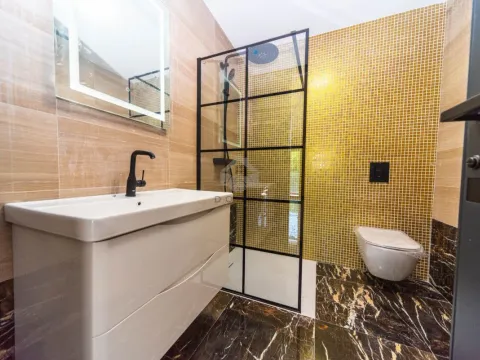 Izdavanje, trosoban stan, 111m², Vezirov Most, Podgorica - image 10