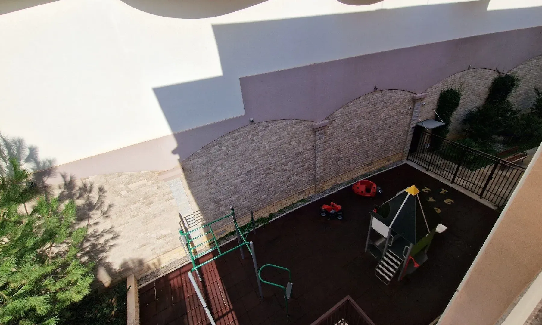 Izdavanje, jednosoban stan, 90m², Bečići, Budva