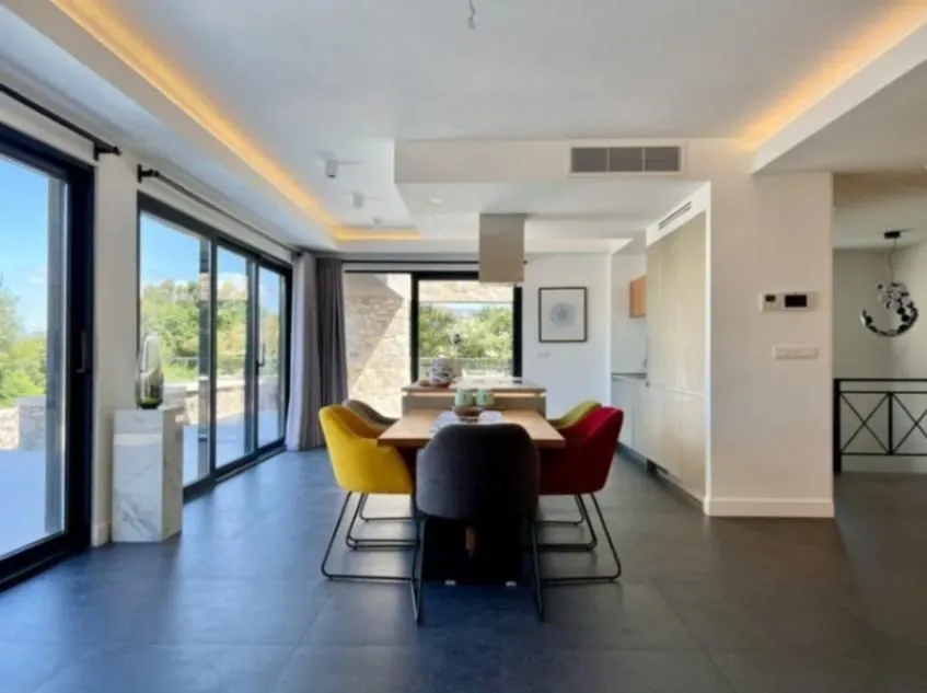 Sale, house, 330m², Masline, Podgorica