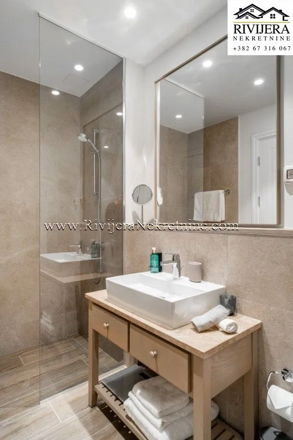 Prodaja, jednosoban stan, 71m², Tivat, Crna Gora