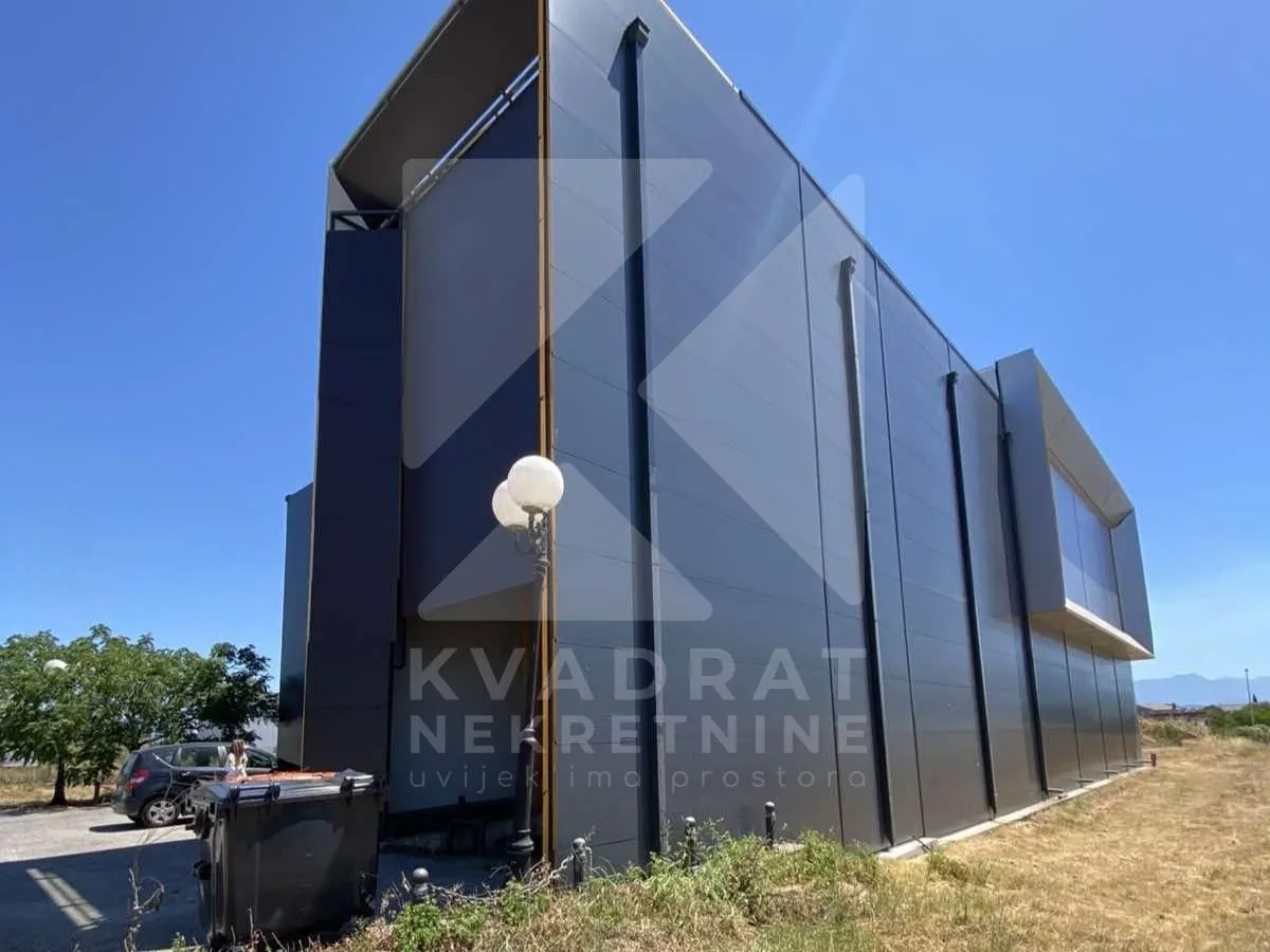 Rent, office space, 1800m², Zeta, Podgorica