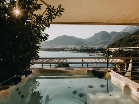 Rent, two bedroom apartment, 148m², Budva, Crna Gora - image 1