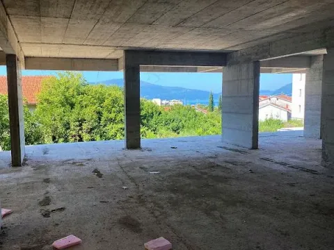 Prodaja, stan, 35m², Tivat, Crna Gora - image 8
