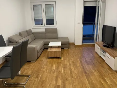 Izdavanje, dvosoban stan, 64m², City Kej, Podgorica - image 11