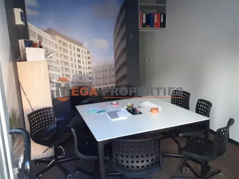 Poslovni prostor in Đeram Pijaca