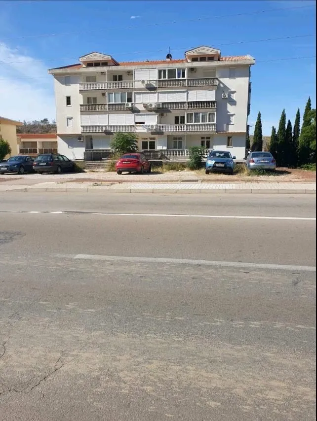 Sale, three bedroom apartment, 76m², Sutomore, Bar