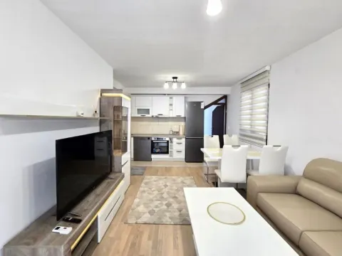 Izdavanje, jednosoban stan, 50m², Centar, Tivat