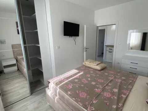 Izdavanje, trosoban stan, 115m², Kalimanj, Tivat - image 5