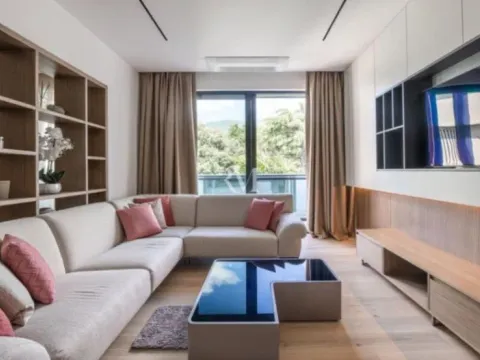 Izdavanje, jednosoban stan, 80m², Centar, Tivat - image 2