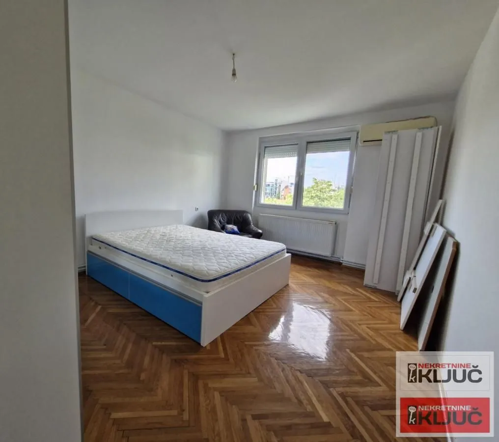 Prodaja, dvosoban stan, 57m², Cara Dušana, Novi Sad Sve Podlokacije