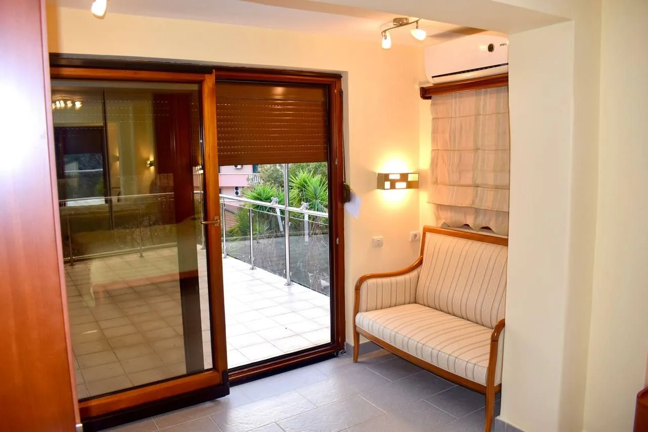 Prodaja, kuća, 217m², Petrovac, Budva