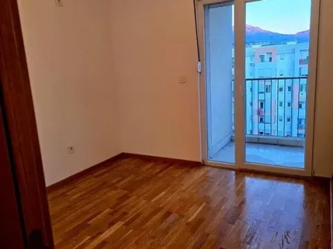Prodaja, dvosoban stan, 72m², Stari Aerodrom, Podgorica - image 1