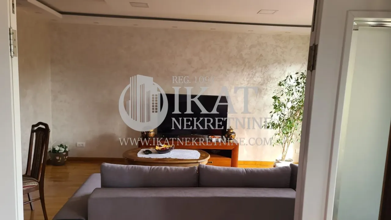 Prodaja, četvorosoban stan, 102m², Kalenić Pijaca, Vračar Sve Podlokacije