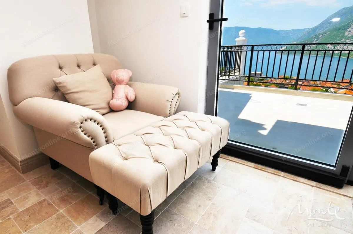 Sale, office space, 570m², Risan, Kotor
