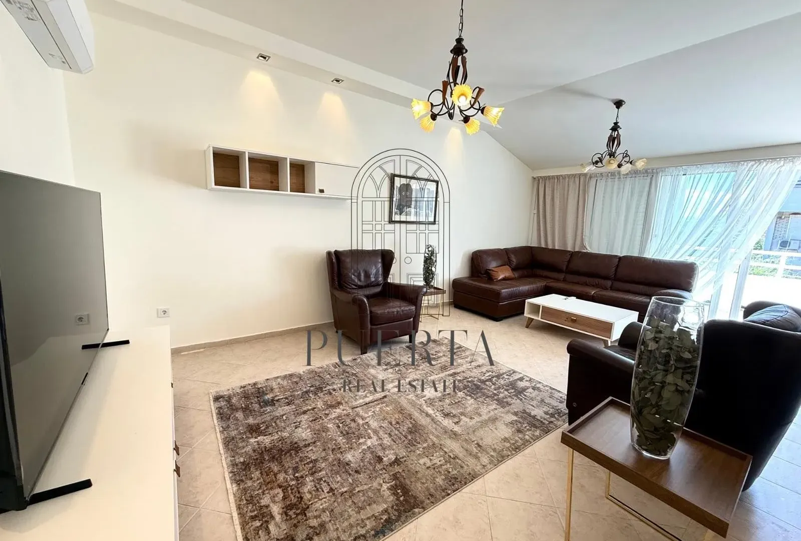 Izdavanje, trosoban stan, 114m², Preko Morače, Podgorica