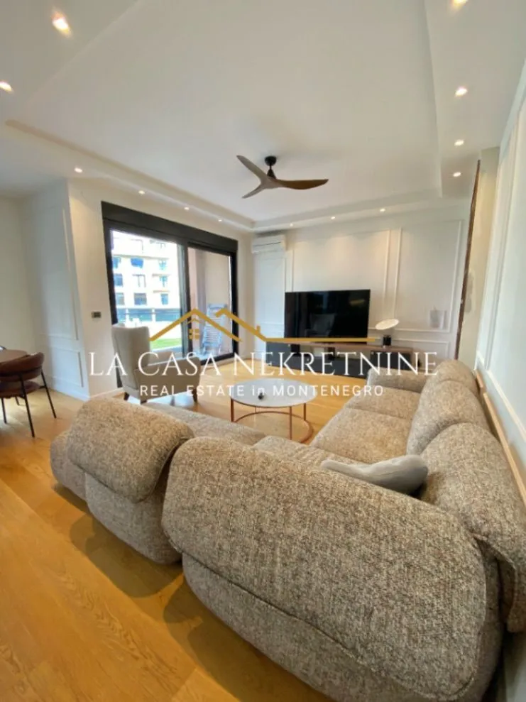 Izdavanje, dvosoban stan, 100m², Kod Capital Plaze, Podgorica