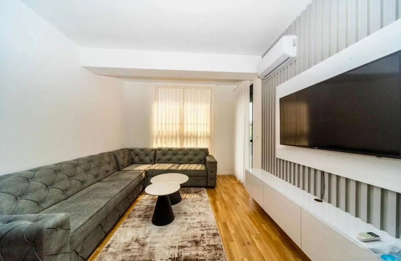 Izdavanje, dvosoban stan, 72m², Stari Aerodrom, Podgorica