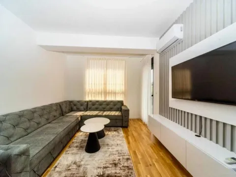 Izdavanje, dvosoban stan, 72m², Stari Aerodrom, Podgorica - image 2