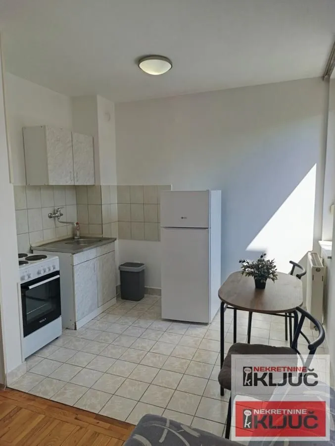 Izdavanje, garsonjera, 24m², Grbavica, Novi Sad Sve Podlokacije