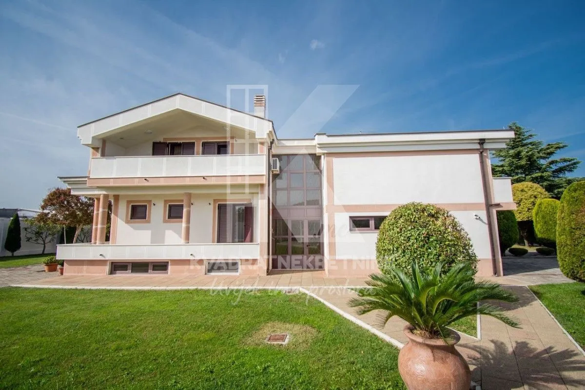 Izdavanje, kuća, 600m², Zeta, Podgorica