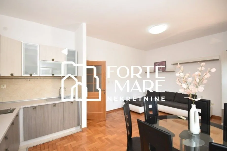 Prodaja, dvosoban stan, 68m², Đenovići, Herceg Novi