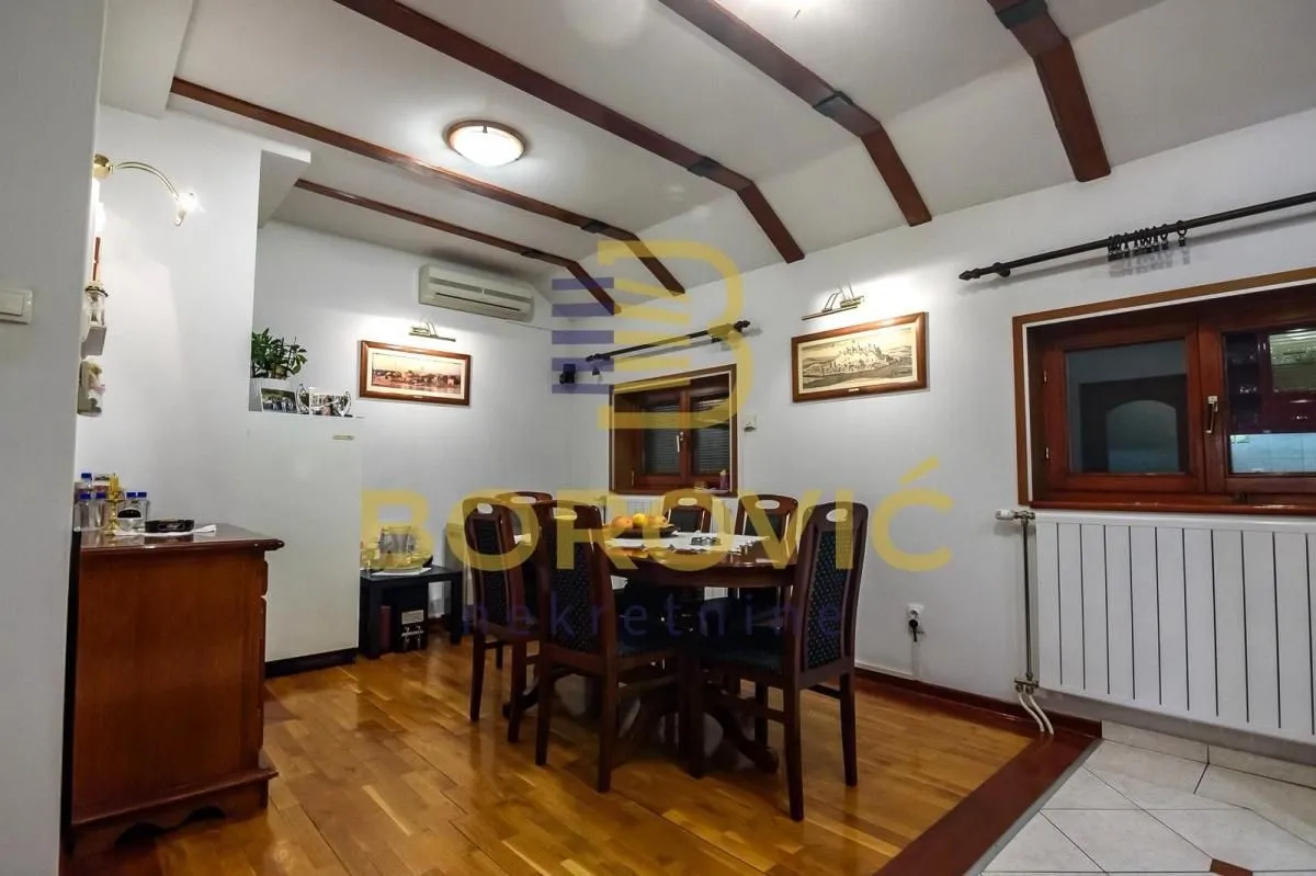 Sale, four bedroom apartment, 104m², Stari Grad, Beograd
