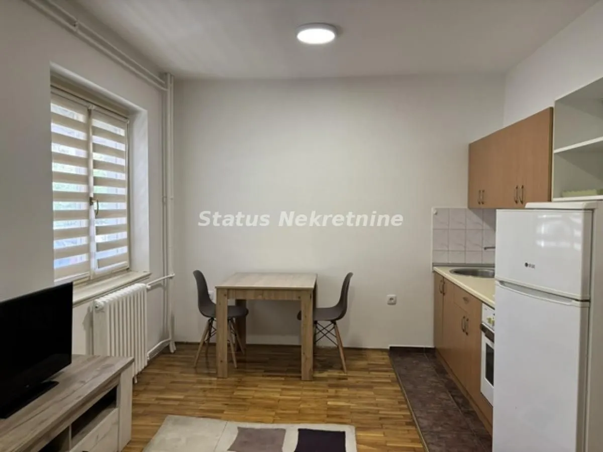 Izdavanje, garsonjera, 25m², Centar, Novi Sad