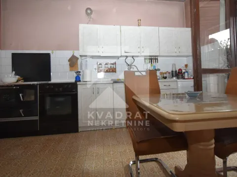 Prodaja, kuća, 200m², Tološi, Podgorica - image 7