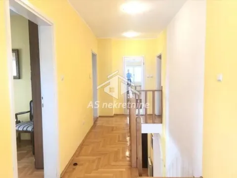 Izdavanje, četvorosoban stan, 140m², Savski Venac, Beograd - image 10