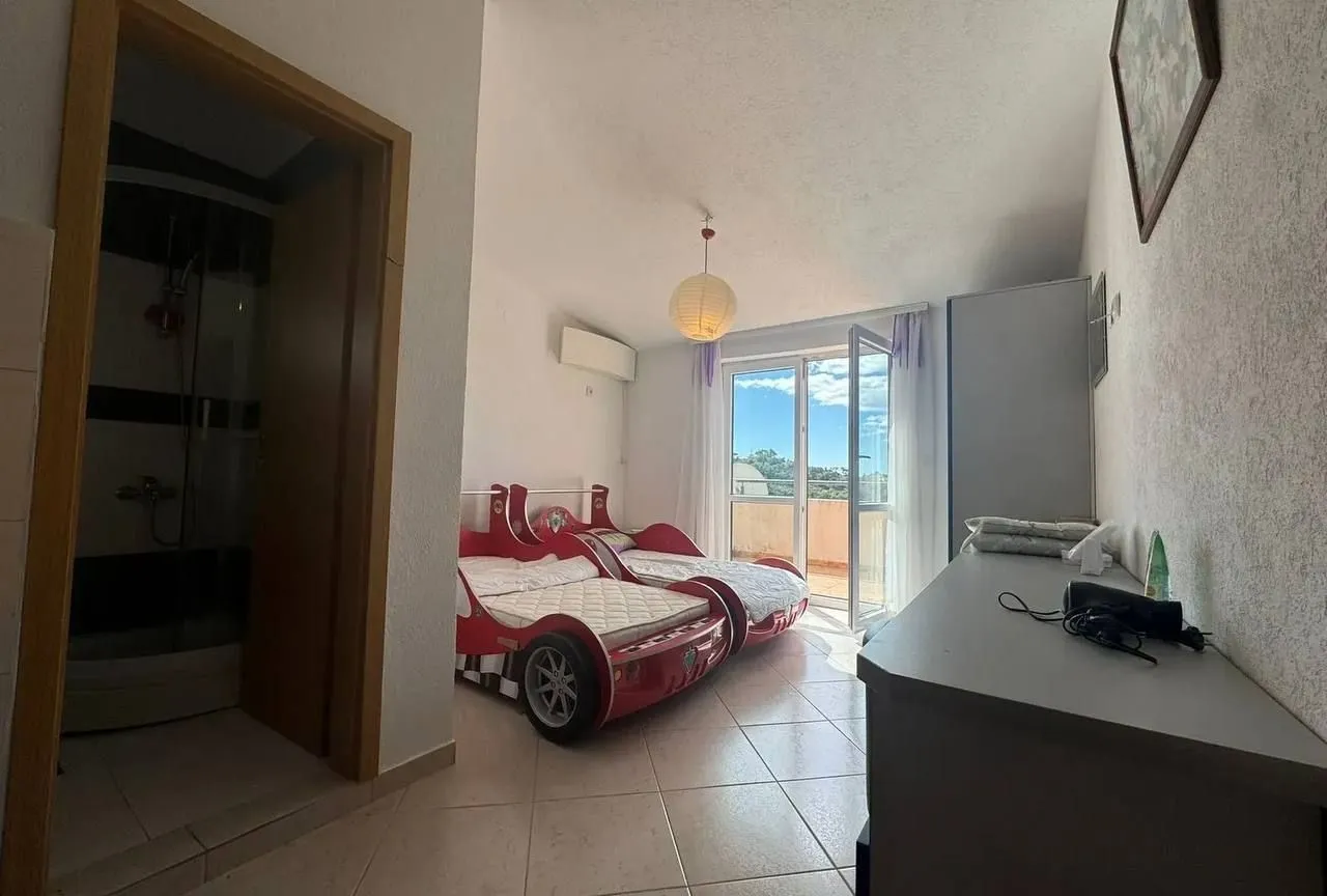 Prodaja, četvorosoban stan, 176m², Petrovac, Budva
